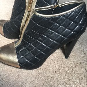 Vince Camuto BOOTIES Black & Gold Quilted Leather
